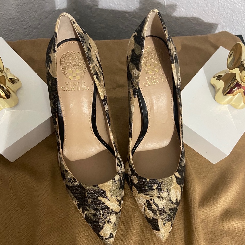 Beautiful floral heels!!